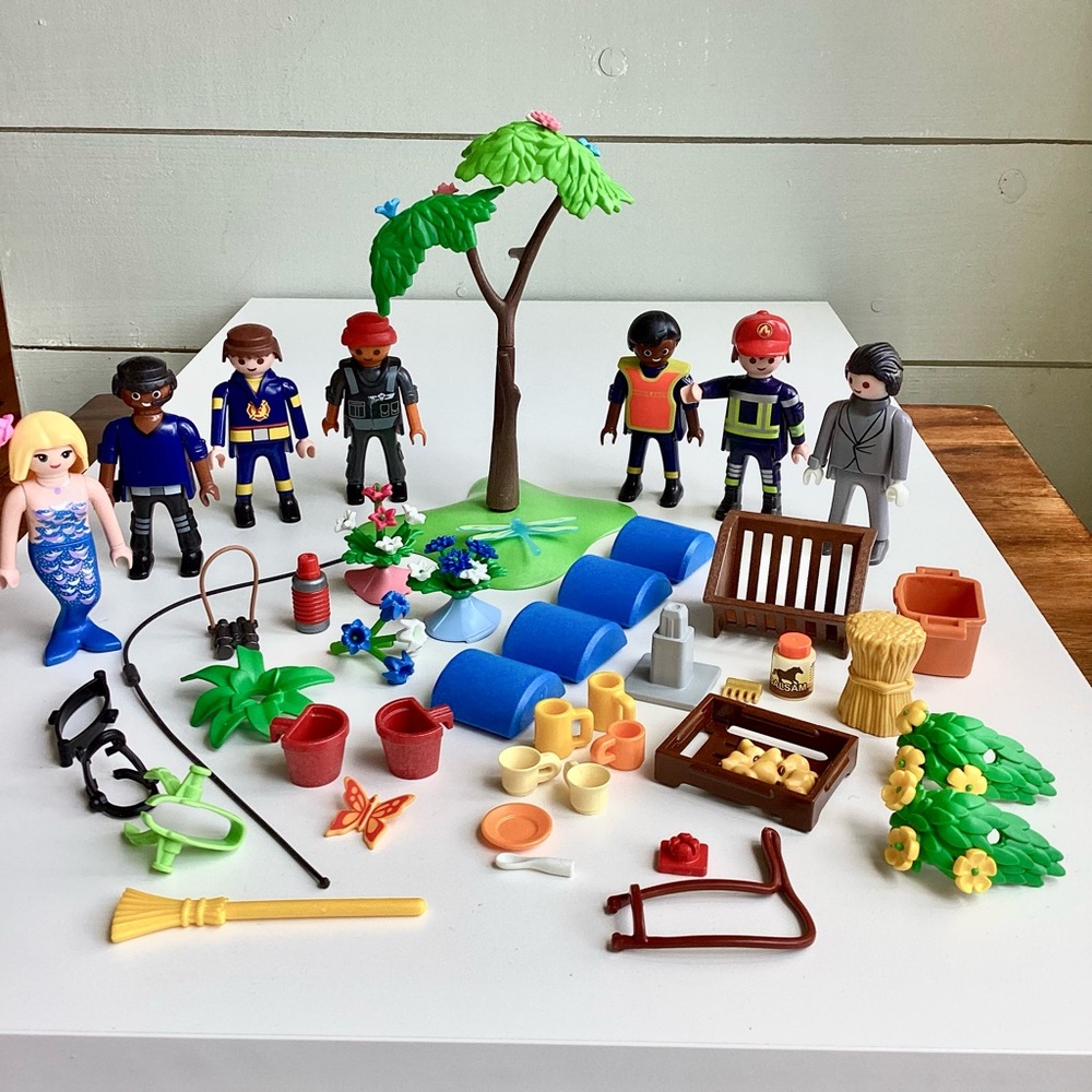 PLAYMOBIL | 7 Figures & Lots of Accessories